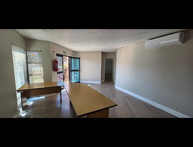 218M² OFFICE TO LET IN ROCKY DRIFT